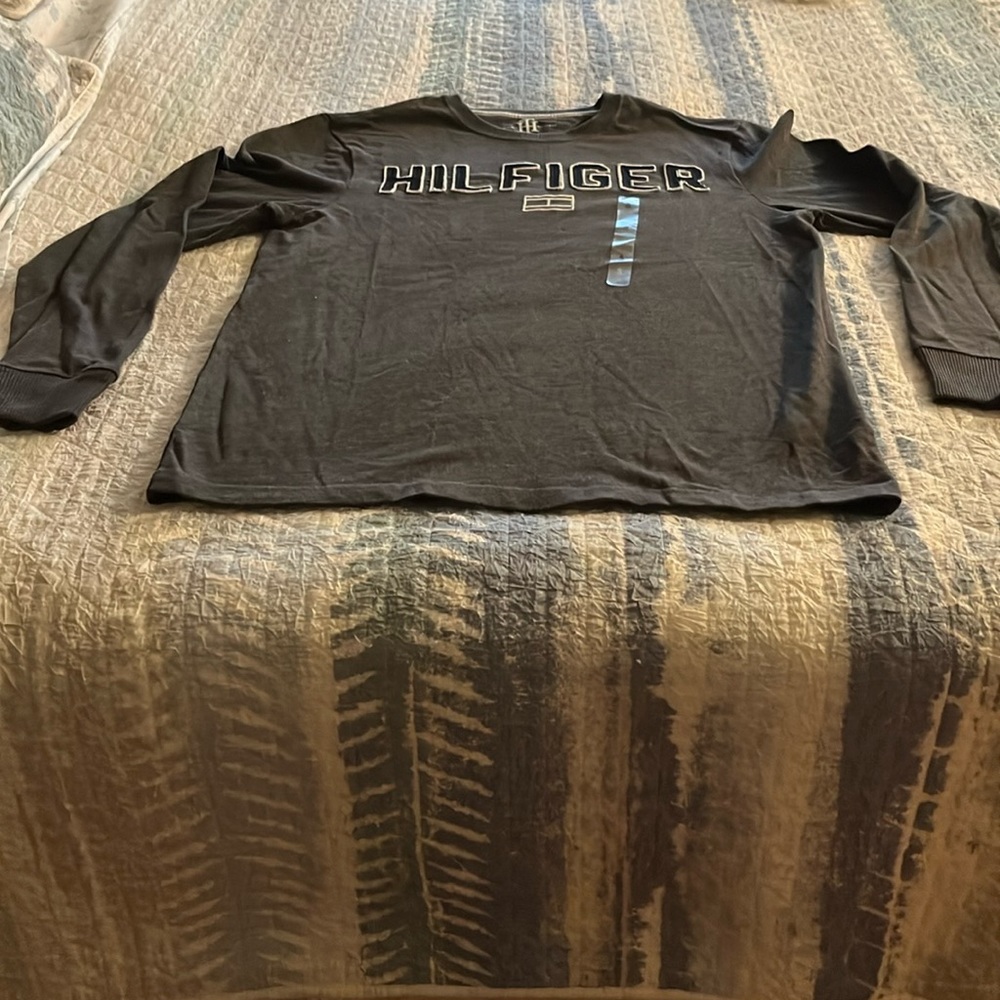 New Men’s Tommy Hilfiger long sleeved heavy T Shirt, small